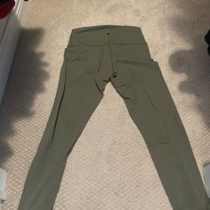 Lulu lemon wonder under army green